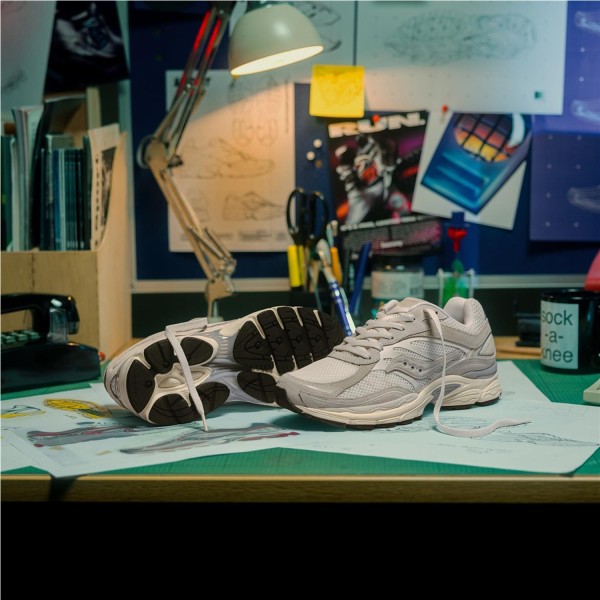 SAUCONY PROGRID OMNI 9