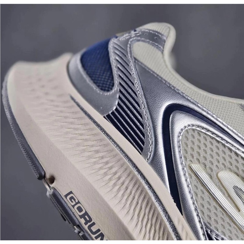 SKECHERS GO RUN RETRO STRIDE PLATA